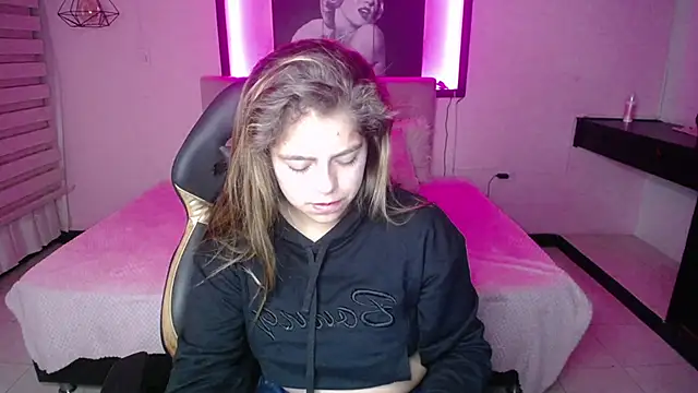 Snapshot of Kitten_Cam chatting on November 11, 2025, 2:55 am Kitten Cam online show from November 11, 2025, 2:55 am