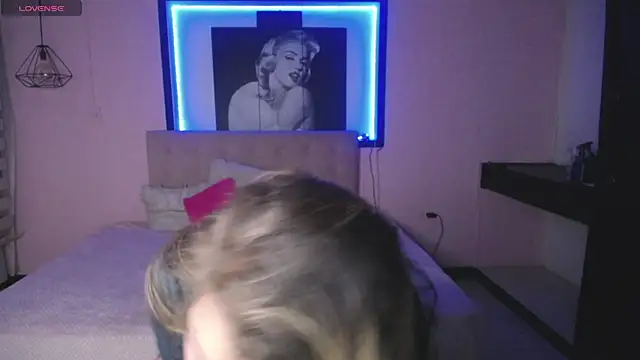 Snapshot of Kitten_Cam chatting on November 14, 2025, 3:16 am Kitten Cam online show from November 14, 2025, 3:16 am