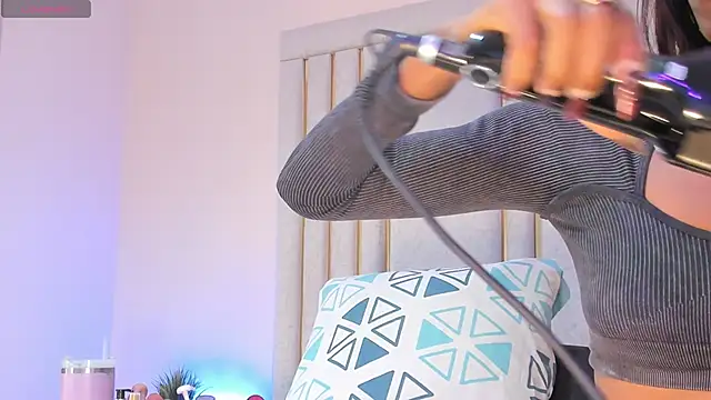 Snapshot of Liincostelloo chatting on October 24, 2025, 7:43 pm Liincostelloo online show from October 24, 2025, 7:43 pm