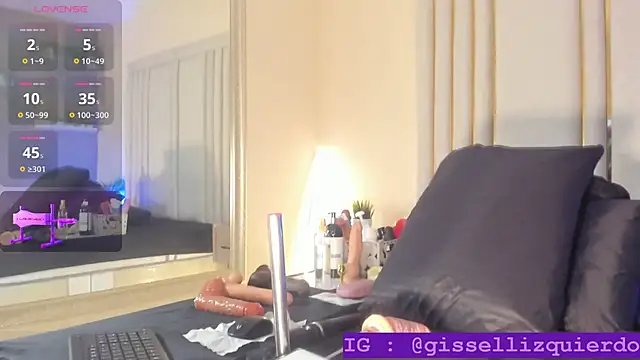 Snapshot of Liincostelloo chatting on November 17, 2025, 12:11 pm Liincostelloo online show from November 17, 2025, 12:11 pm