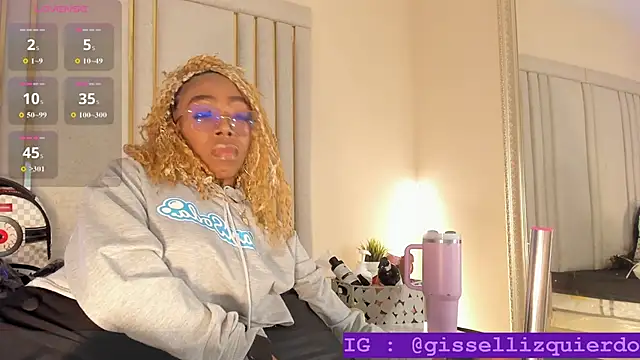 Snapshot of Liincostelloo chatting on December 4, 2025, 7:44 pm Liincostelloo online show from December 4, 2025, 7:44 pm