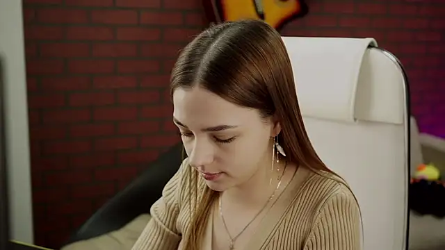 Snapshot of PamBeesly chatting on January 22, 2025, 9:24 am PamBeesly online show from January 22, 2025, 9:24 am