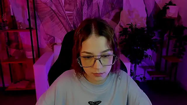 Snapshot of PamBeesly chatting on January 28, 2025, 11:28 am PamBeesly online show from January 28, 2025, 11:28 am