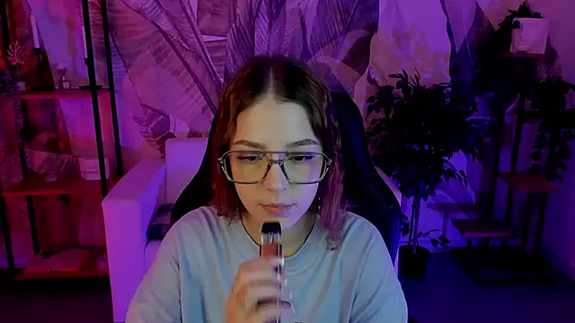 Snapshot of PamBeesly chatting on January 28, 2025, 2:31 pm PamBeesly online show from January 28, 2025, 2:31 pm