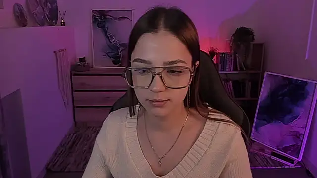 Snapshot of PamBeesly chatting on February 1, 2025, 11:43 am PamBeesly online show from February 1, 2025, 11:43 am