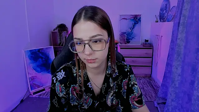 Snapshot of PamBeesly chatting on February 9, 2025, 8:11 am PamBeesly online show from February 9, 2025, 8:11 am