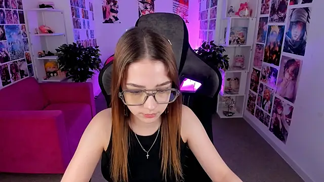 Snapshot of PamBeesly chatting on March 1, 2025, 8:02 am PamBeesly online show from March 1, 2025, 8:02 am