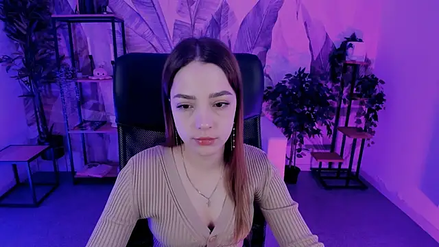 Snapshot of PamBeesly chatting on March 13, 2025, 11:30 am PamBeesly online show from March 13, 2025, 11:30 am