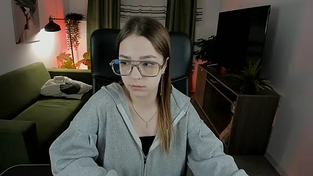 Snapshot of PamBeesly chatting on March 16, 2025, 12:11 pm PamBeesly online show from March 16, 2025, 12:11 pm