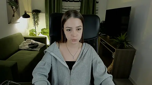 Snapshot of PamBeesly chatting on March 19, 2025, 5:39 pm PamBeesly online show from March 19, 2025, 5:39 pm