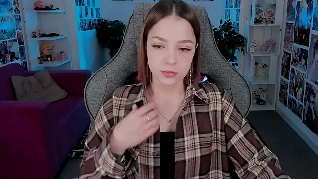 Snapshot of PamBeesly chatting on September 23, 2025, 9:01 am PamBeesly online show from September 23, 2025, 9:01 am