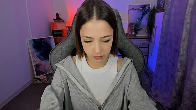 Snapshot of PamBeesly chatting on September 25, 2025, 8:29 am PamBeesly online show from September 25, 2025, 8:29 am