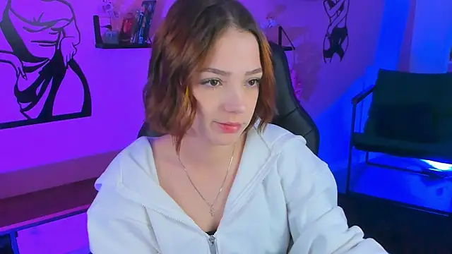 Snapshot of PamBeesly chatting on October 4, 2025, 8:23 am PamBeesly online show from October 4, 2025, 8:23 am