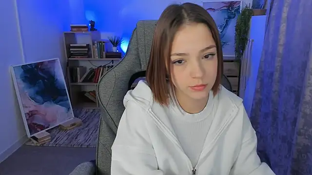 Snapshot of PamBeesly chatting on October 7, 2025, 7:49 am PamBeesly online show from October 7, 2025, 7:49 am