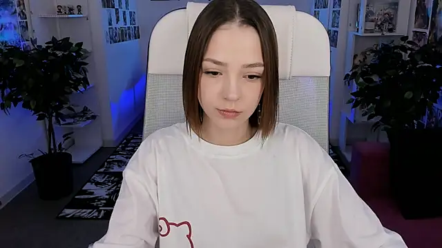 Snapshot of PamBeesly chatting on October 27, 2025, 8:29 am PamBeesly online show from October 27, 2025, 8:29 am