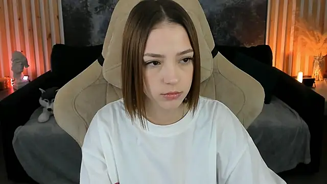 Snapshot of PamBeesly chatting on October 28, 2025, 8:40 am PamBeesly online show from October 28, 2025, 8:40 am