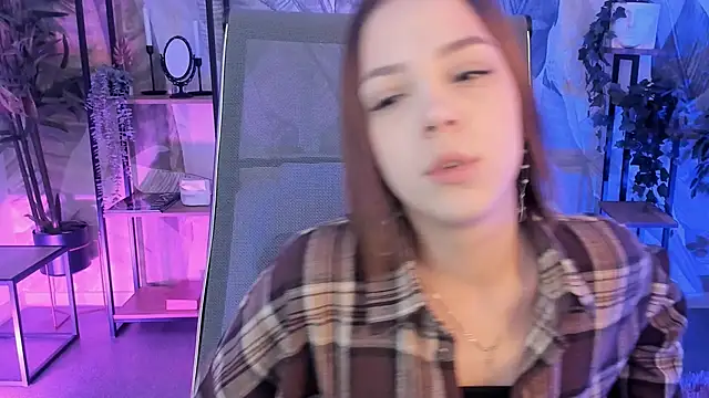 Snapshot of PamBeesly chatting on October 29, 2025, 8:49 am PamBeesly online show from October 29, 2025, 8:49 am