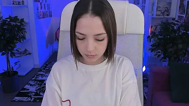 Snapshot of PamBeesly chatting on October 31, 2025, 11:11 am PamBeesly online show from October 31, 2025, 11:11 am