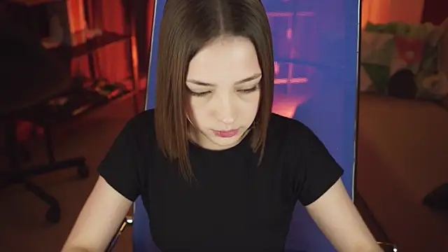 Snapshot of PamBeesly chatting on November 10, 2025, 10:47 am PamBeesly online show from November 10, 2025, 10:47 am