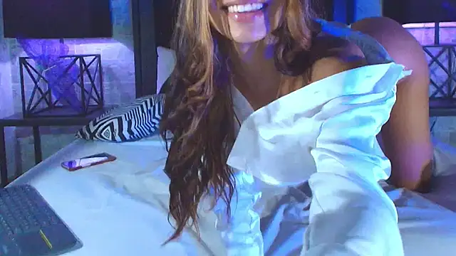 Snapshot of Bella_Smiith_ chatting on February 8, 2025, 11:45 pm Bella Smiith online show from February 8, 2025, 11:45 pm