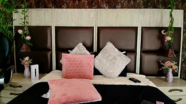 Snapshot of Bella_Smiith_ chatting on September 10, 2025, 7:58 pm Bella Smiith online show from September 10, 2025, 7:58 pm