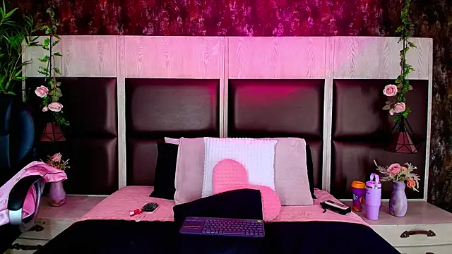 Snapshot of Bella_Smiith_ chatting on October 3, 2025, 12:46 pm Bella Smiith online show from October 3, 2025, 12:46 pm