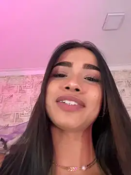 Snapshot of Bella_Smiith_ chatting on October 24, 2025, 1:40 pm Bella Smiith online show from October 24, 2025, 1:40 pm