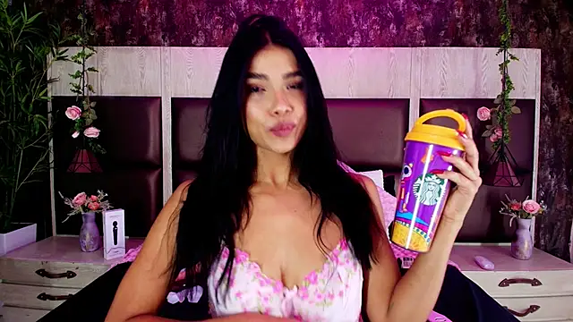 Snapshot of Bella_Smiith_ chatting on November 7, 2025, 12:38 pm Bella Smiith online show from November 7, 2025, 12:38 pm