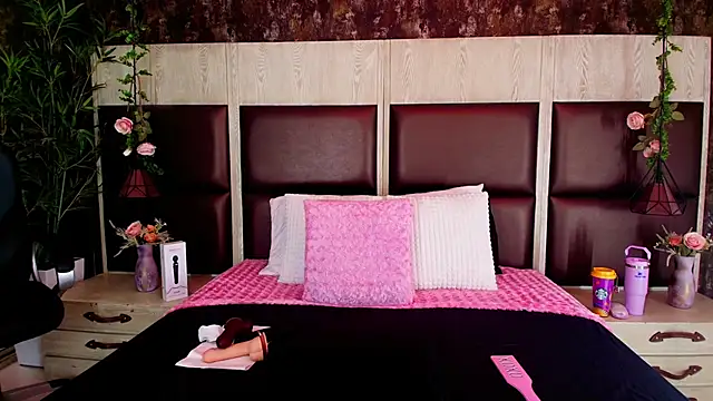 Snapshot of Bella_Smiith_ chatting on November 8, 2025, 12:27 pm Bella Smiith online show from November 8, 2025, 12:27 pm