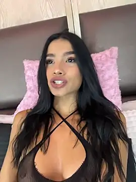 Snapshot of Bella_Smiith_ chatting on November 10, 2025, 4:17 pm Bella Smiith online show from November 10, 2025, 4:17 pm