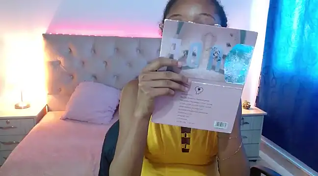 LITTLEDOLLHOT online show from February 3, 2025, 7:52 pm