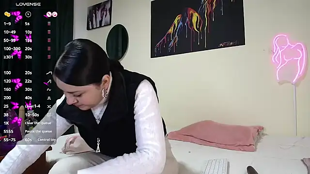 Emmie Hot online show from February 4, 2025, 12:11 pm