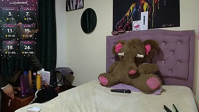 Emmie Hot online show from November 25, 2025, 12:05 pm