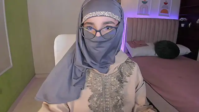 Snapshot of Ayha_khalaf chatting on March 10, 2025, 3:45 am Ayha khalaf online show from March 10, 2025, 3:45 am