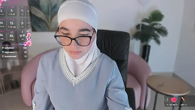 Snapshot of Ayha_khalaf chatting on September 18, 2025, 1:18 am Ayha khalaf online show from September 18, 2025, 1:18 am