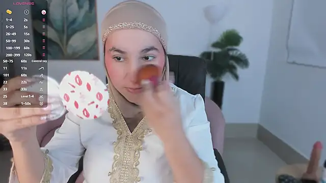Snapshot of Ayha_khalaf chatting on October 2, 2025, 1:23 am Ayha khalaf online show from October 2, 2025, 1:23 am