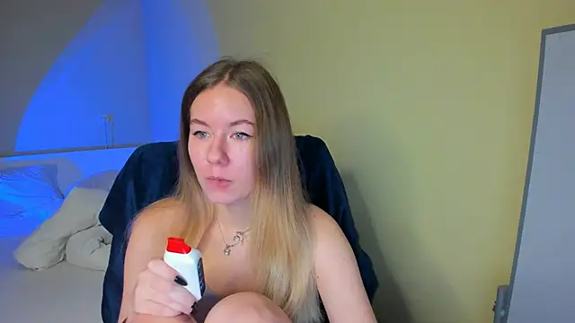 EmilyPaw online show from February 9, 2025, 7:27 am