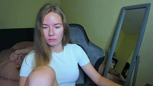 EmilyPaw online show from October 18, 2025, 11:00 am