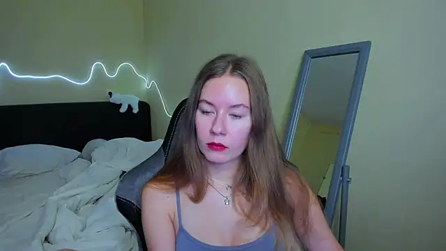 EmilyPaw online show from November 11, 2025, 9:09 am