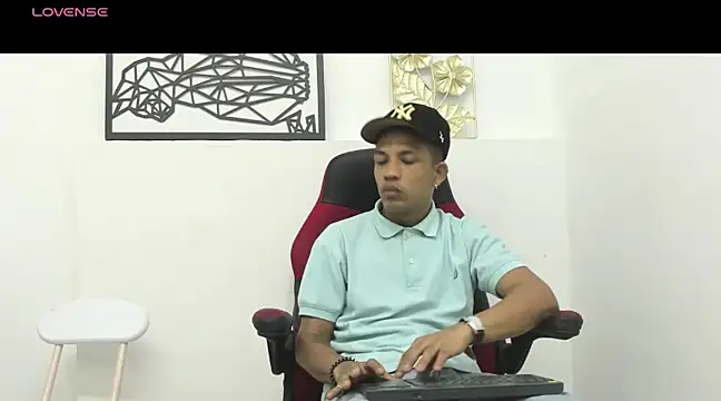 Snapshot of carlos_alber12 chatting on March 17, 2025, 12:57 pm carlos alber12 online show from March 17, 2025, 12:57 pm