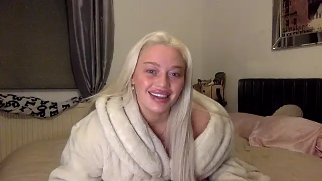 Snapshot of blissdimicco chatting on January 22, 2025, 8:49 pm blissdimicco online show from January 22, 2025, 8:49 pm