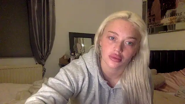 Snapshot of blissdimicco chatting on January 28, 2025, 9:08 pm blissdimicco online show from January 28, 2025, 9:08 pm