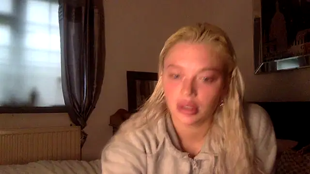 Snapshot of blissdimicco chatting on February 1, 2025, 11:32 am blissdimicco online show from February 1, 2025, 11:32 am