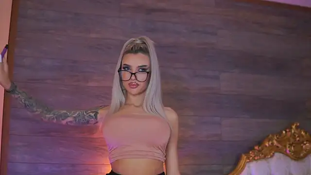 Snapshot of Juicy_Jessye chatting on October 18, 2025, 8:20 pm Juicy Jessye online show from October 18, 2025, 8:20 pm