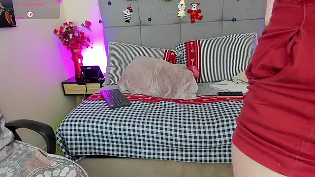 scarlet hit online show from December 15, 2025, 4:39 am