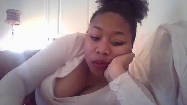Snapshot of angeliquebelcali chatting on March 17, 2025, 12:19 am angeliquebelcali online show from March 17, 2025, 12:19 am