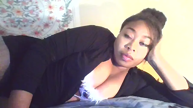Snapshot of angeliquebelcali chatting on October 15, 2025, 6:30 pm angeliquebelcali online show from October 15, 2025, 6:30 pm