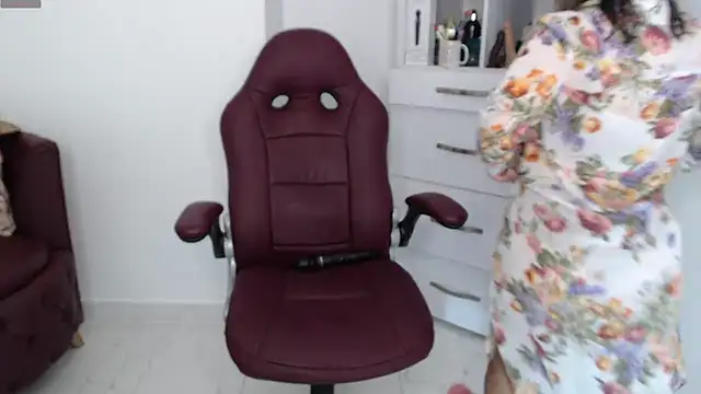 Snapshot of Frida_1982 chatting on February 25, 2025, 10:18 pm Frida 1982 online show from February 25, 2025, 10:18 pm