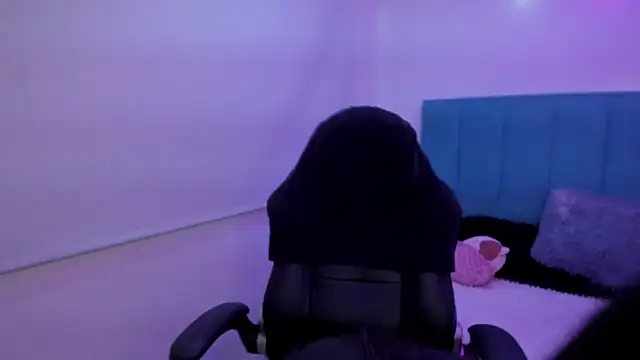 Snapshot of Belinda_Braund chatting on September 22, 2025, 2:08 pm Belinda Braund online show from September 22, 2025, 2:08 pm