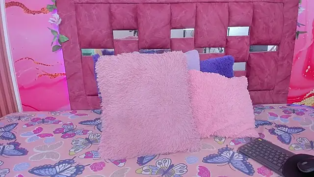 scarlett  evans  online show from November 6, 2025, 6:20 pm